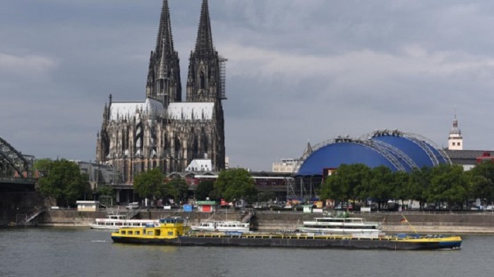 Menschenkette gegen Gewalt an Frauen